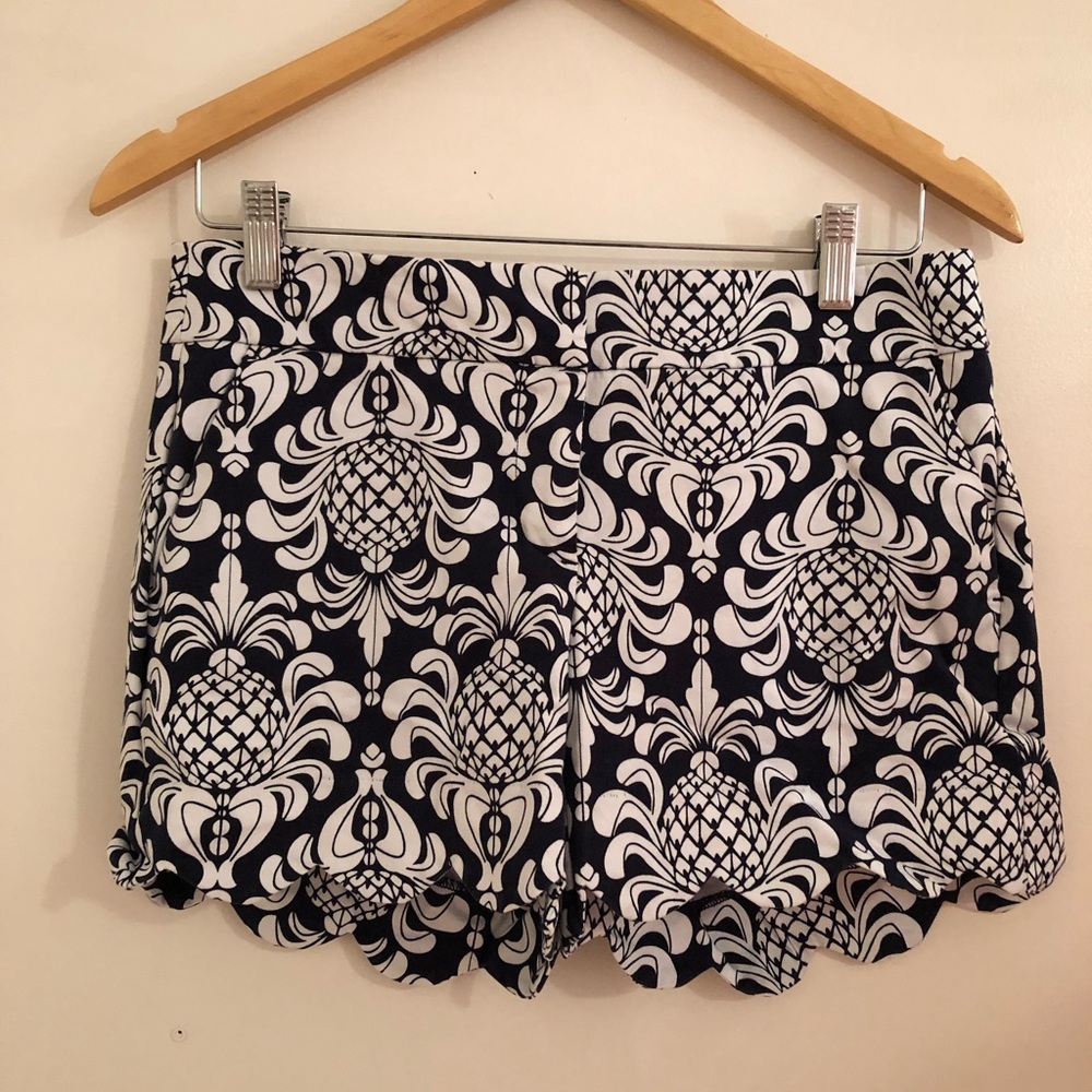 Crown & Ivy Scalloped shorts